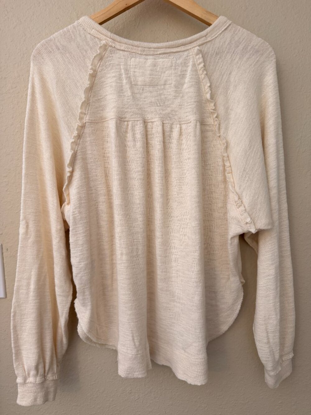 Pilcro Ruffled Raglan Thermal Top, Size M - Picture 2 of 6